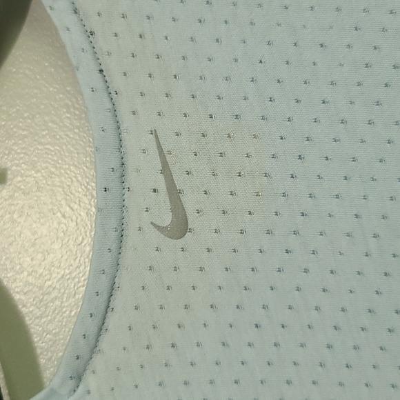 Nike Running 🏃‍♀️ Women's Medium Dri-Fit Shirt - Picture 5 of 7